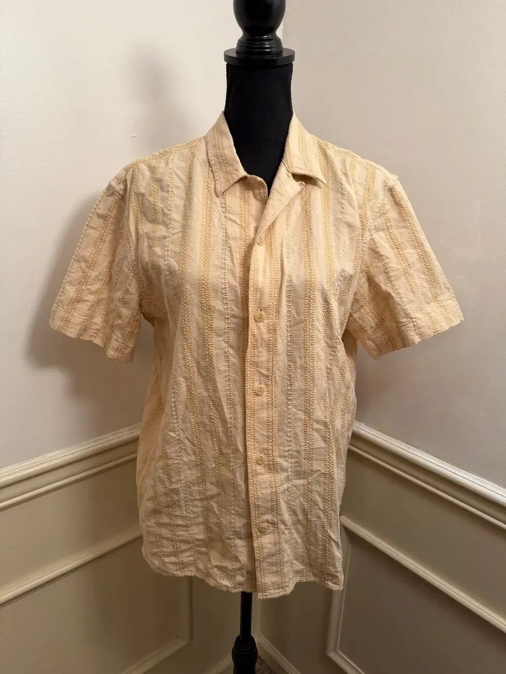 Banana Republic Men's Standard Fit Short Sleeve Button Down Shirt Resort Wear